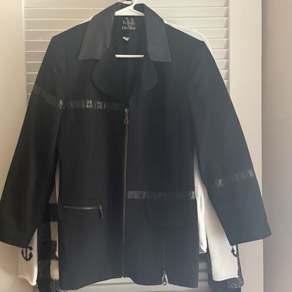 Town & Travel Black Wool Blend Coat w/Faux Leather Collar & Grommet Details VTG - Picture 2 of 13